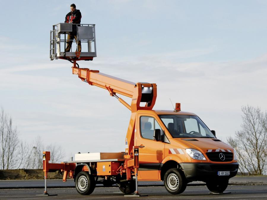  Mercedes-Benz Sprinter Lift Platform 2006 года  (фото 2 из 8)